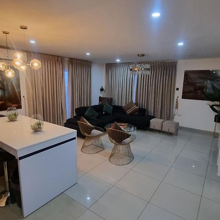The Gallery Luxury Suites Cpg East Legon Eksteriør billede